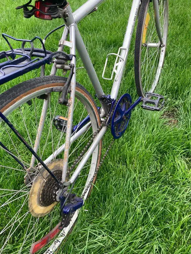 velo de route besoin d’amour in Road in City of Montréal - Image 5