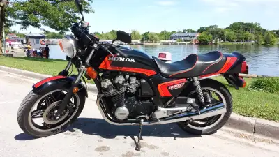 Honda 1982 CB900F SUPER SPORT Rare find. A Must see! 35.526 Miles or 56.841K. This is a US/Texas bik...