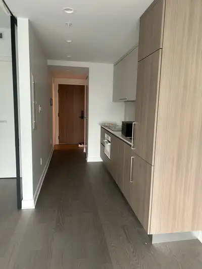 Montreal downtown 1518 Sherbrooke west.original rent 1775 first year discount 225 $ . All appliances...