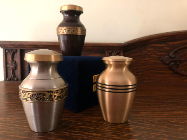 Keepsake Mini Cremation Urns with Velvet Box in Other in Muskoka - Image 2