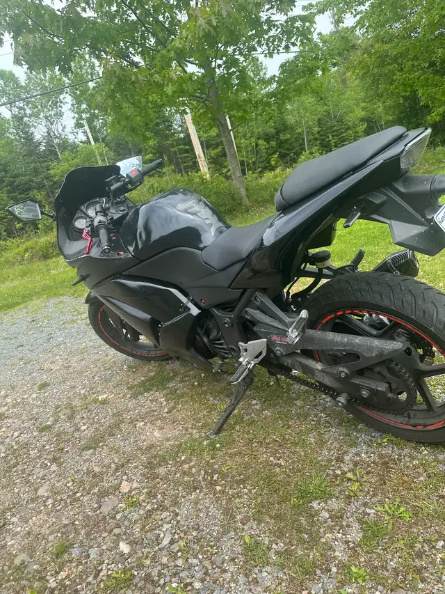 2009 Ninja 250 in Sport Bikes in Truro - Image 3