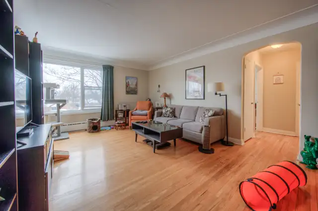 Bright 2bdrm APT- SPACIOUS & SELF CONTAINED -March 1 -