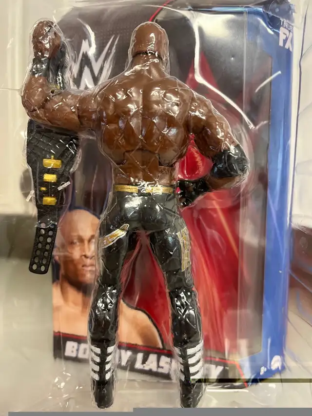 Bobby Lashley Wrestling WWE Mattel Elite Action Figure Series 89 in Toys & Games in Hamilton - Image 6
