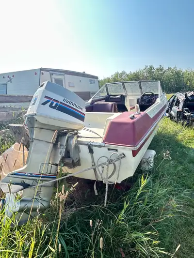 IVE GOT A BOAT FIR SALE!! Trying to Clean up the yard! Motivated to have it sold before the snow fli...