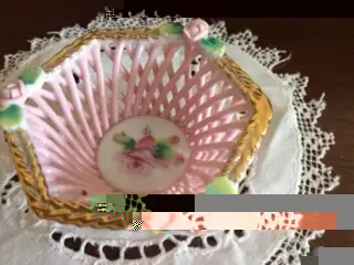 Vtg Dainty Pink/Gold Edged PORCELAIN TRINKET DISH-Lattice w Rose in Arts & Collectibles in City of Toronto - Image 4