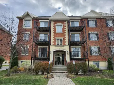 Découvrez sans tarder le 3010 Charles-Lacoste, Saint-Hubert. Construit en 2011, cet impeccable condo...