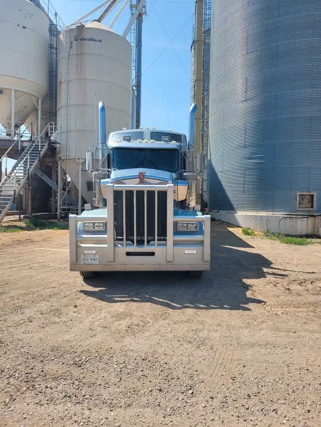 2018 Kenworth W900L in Heavy Trucks in Swift Current - Image 3