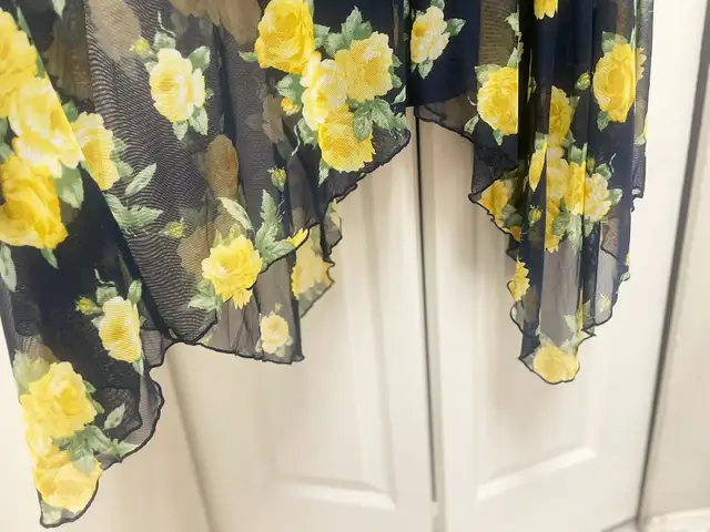 Floral Chiffon Handkerchief Hem Dress (new), sz. M in Women's - Dresses & Skirts in Delta/Surrey/Langley - Image 3