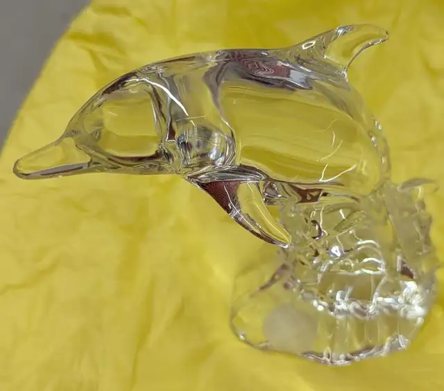 Crystal dolphin statue64840213474562120