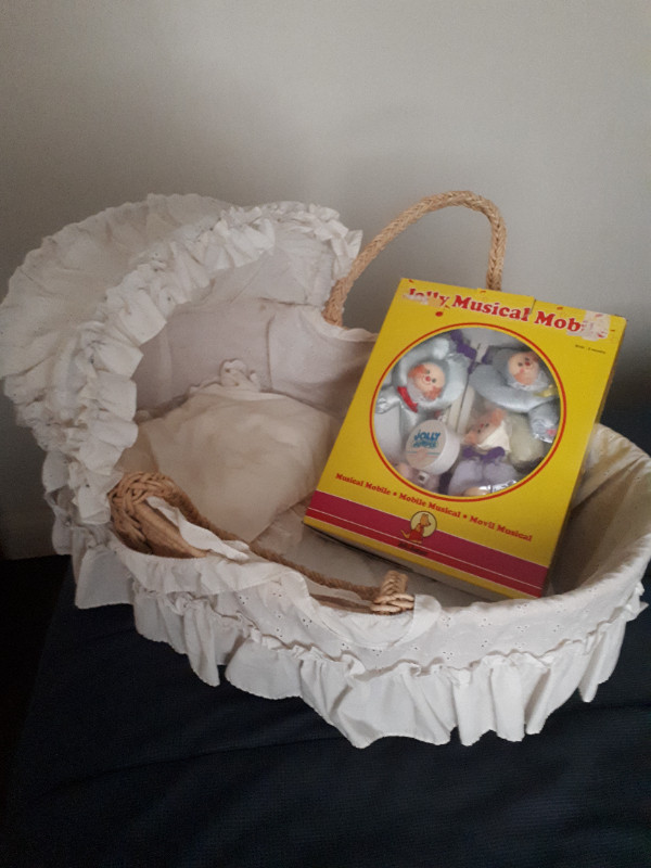 Floor Model Newborn Bed Basket & Crib Musical Mobile in Multi-item in Oshawa / Durham Region - Image 2