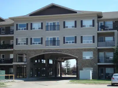 South Hamptons Park Place 2 bedroom, den, 2 bathrooms for rent