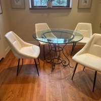 Glass table with 4 white chairs 