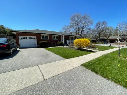 Large 1‑bedroom basement apartment in a quiet, well‑established neighbourhood. The unit features a s...