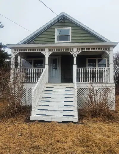 Rooms to rent in a cozy, recently renovated home in a quiet area, 10 minutes from CBU. Two private r...