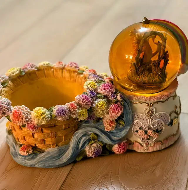 decoration with space for flower pot in Home Décor & Accents in Saskatoon - Image 3