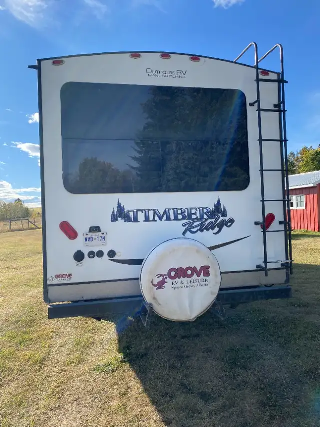 26ft Timber Ridge RV in Travel Trailers & Campers in Fort St. John - Image 3