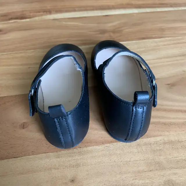 Size 9 - George Kids Shoes in Kids & Youth in Ottawa - Image 4