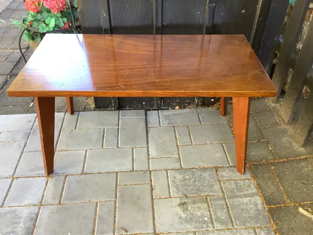 VINTAGE COFFEE TABLE AND NIGHT STAND in Coffee Tables in Bedford - Image 2