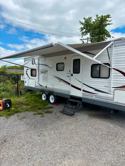 2014 Jayco Jayflight Swift 267 BHS in excellent condition. It has a powerful AC and heater. Brand ne...