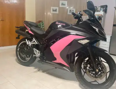 Model: - Emmo zone GTS in black - Year: 2024 - Body type: MC - Motive power: Electric - No. of Cyl:...