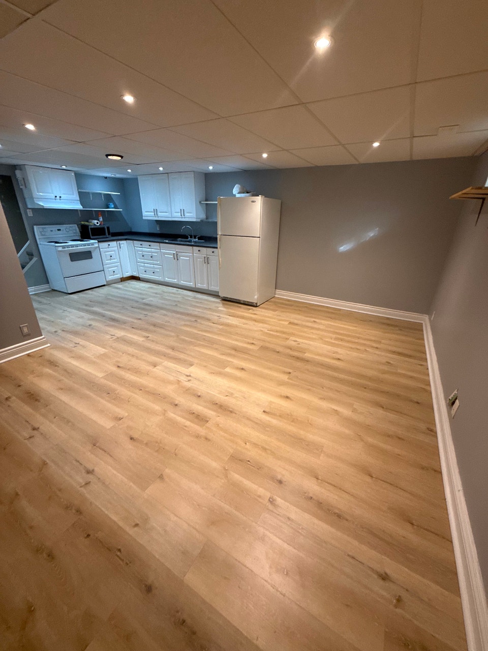 One Large Bedroom North End St Catharines 4