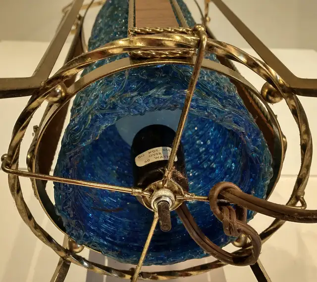 Vintage blue spaghetti lucite shade floor lamp in Indoor Lighting & Fans in Ottawa - Image 8