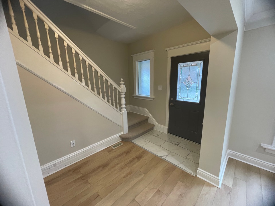 Beautifully Renovated 3 Bed, 2 Bath Detached Home – Owen 2
