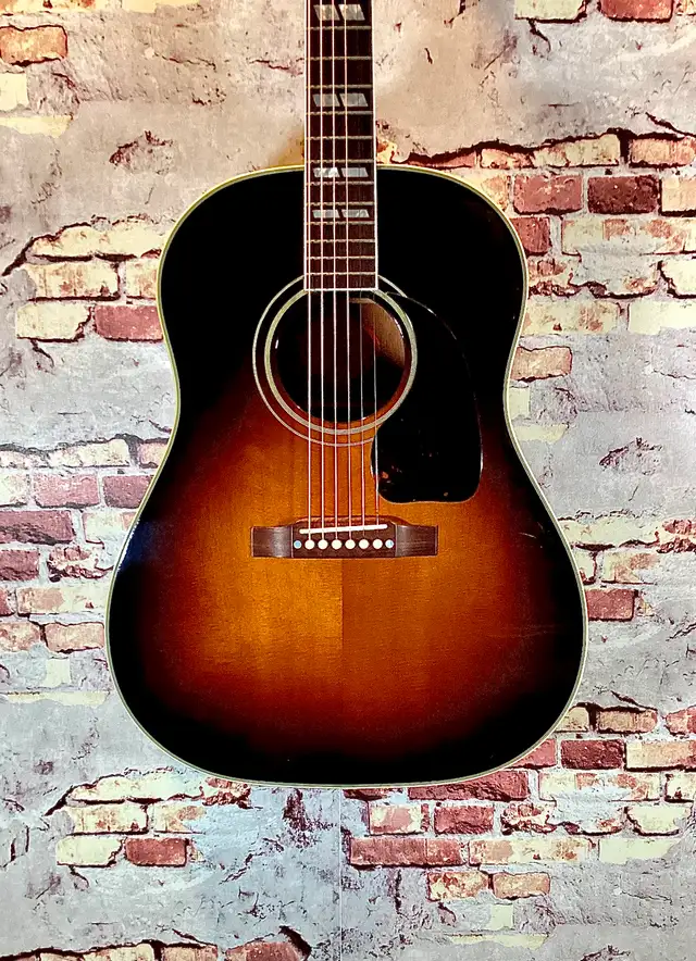 Gibson Southern Jumbo Sunburst - 2001 in Guitars in Oakville / Halton Region - Image 4