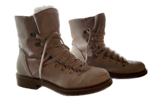 Women’s winter boots in Women's - Shoes in Ottawa