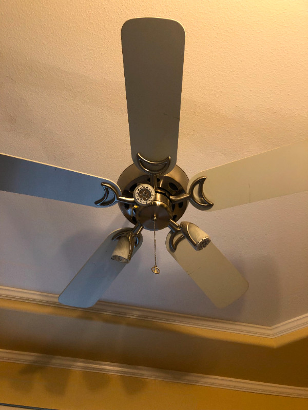 Ceiling fan light, white and silver, home, room, living room in Indoor Lighting & Fans in Vancouver - Image 2