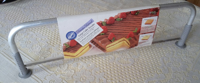 Professional Cake cutter/leveller in Hobbies & Crafts in Strathcona County - Image 4