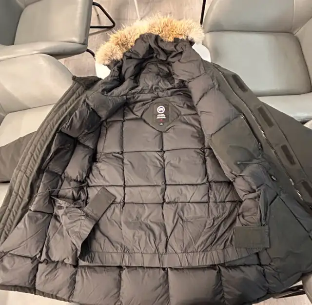 NEED GONE TODAY! Canada Goose - Men’s Jacket in Men's in Ottawa - Image 5