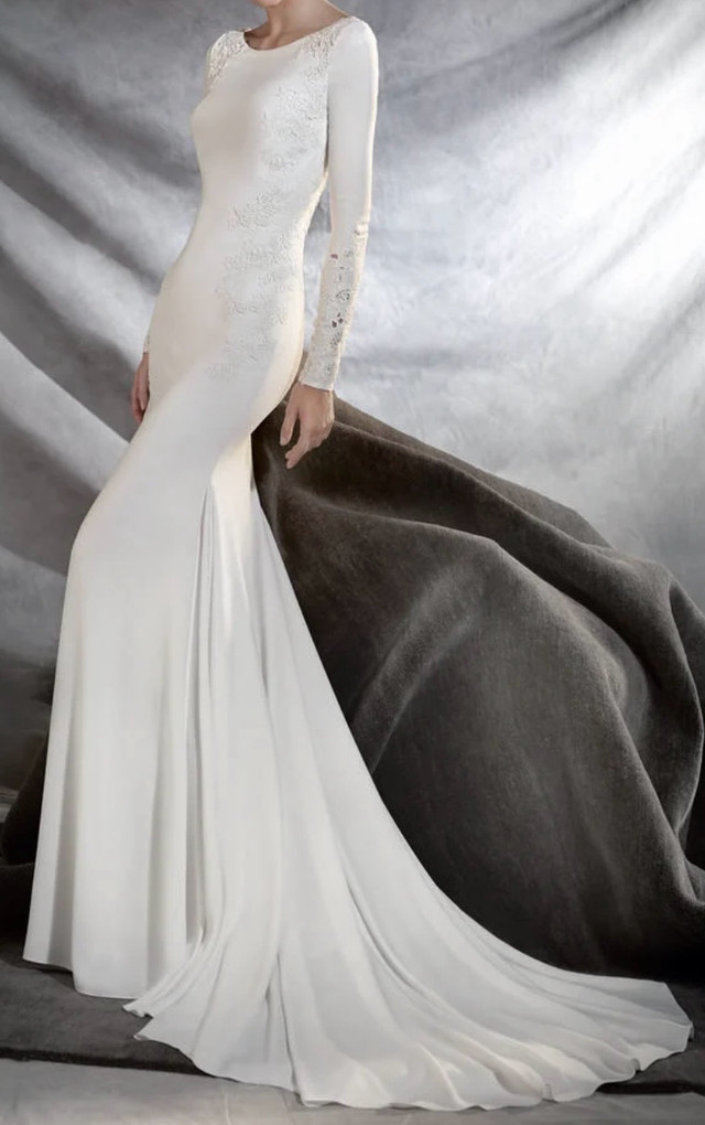 Pronovias Wedding Dress  in Wedding in Markham / York Region