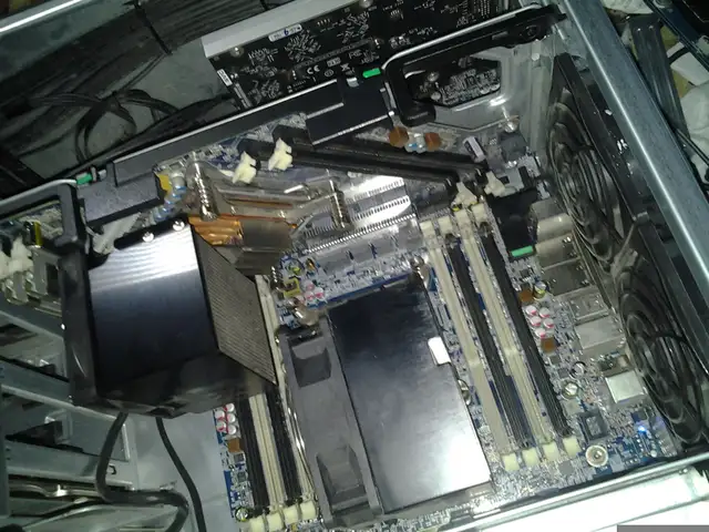hp z620 2x e5-2670 v2  20 physical cores 40 logical cores 128 gi in Other in City of Montréal - Image 6