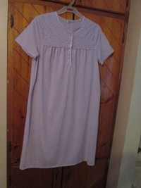 ladies lavender nightgown (L - 12/14) new never worn