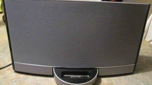 Bose SoundDock Portable Digital Music System in Stereo Systems & Home Theatre in St. Catharines