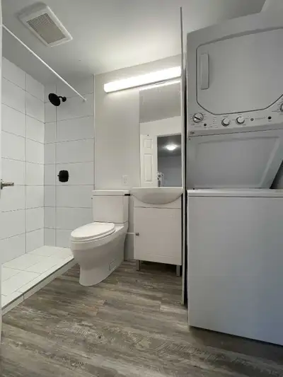 bed 1 bath now available $1400 per month Full size kitchen In-suite washer and dryer 5 minute walk t...