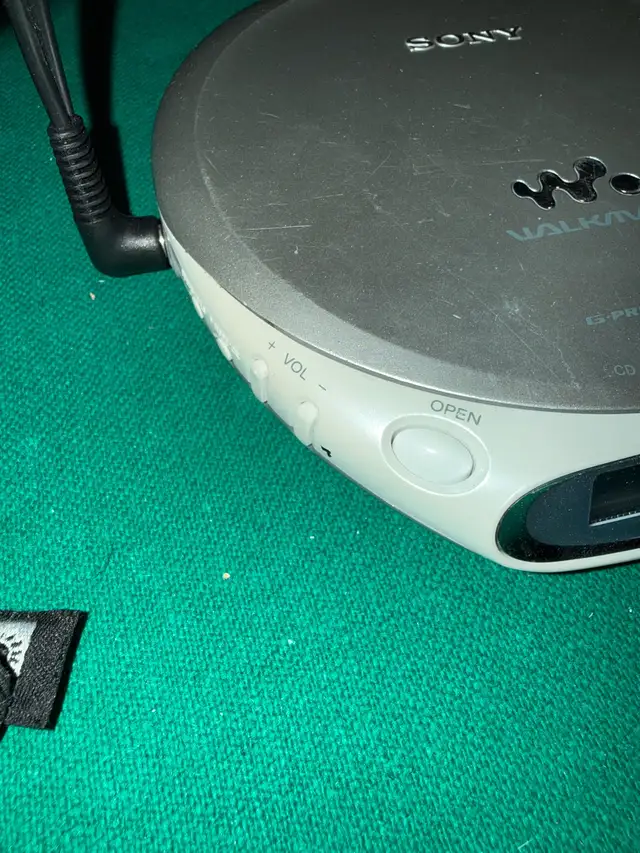 Sony CD walkman player505386818685511683