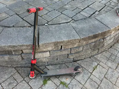 Madd Gear Scooter, $10. Suitable for a child aged 6-11 years. Bought from Mastermind for $100. Smoot...