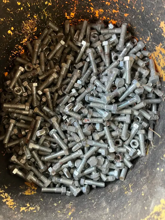 5/16" NC Bolts ( 1" & 1 1/2" long ) w Nuts & Steel Bushings in Other in Oakville / Halton Region - Image 4