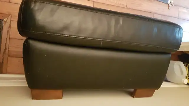 BLACK GENUINE LEATHER LARGE OTTOMAN in Couches & Futons in Markham / York Region - Image 2