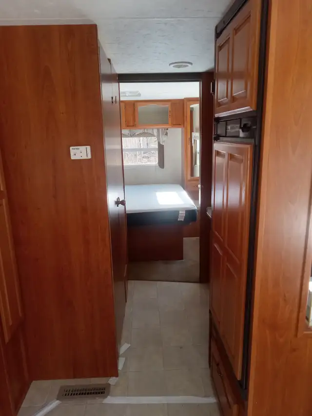 2007 KOMFORT 253 Travel Trailer in Travel Trailers & Campers in Quesnel - Image 5