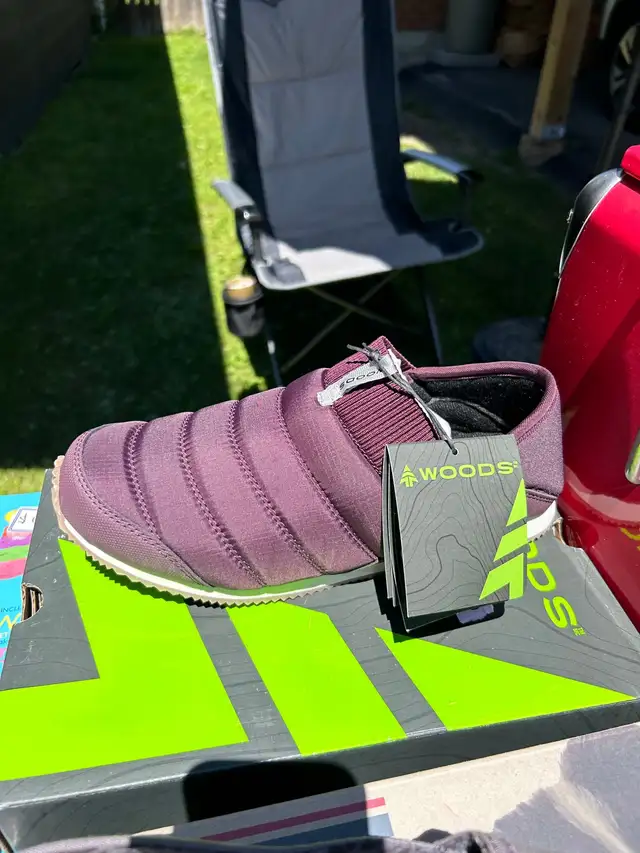 Womens woods camp style shoes  in Fishing, Camping & Outdoors in North Bay - Image 2