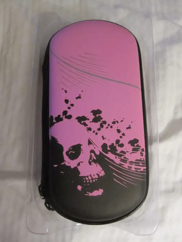 SONY PSP PINK GRUNGE SKULL CASE in Sony PSP & Vita in Barrie - Image 3