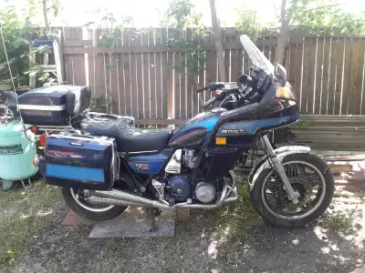 Moving sale / one time offer / Bike is now fully functional / Full Faring , saddle bags , top box /...