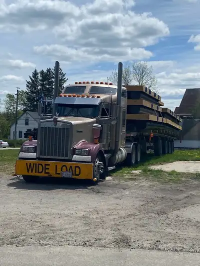 2005 Kenworth W900L 18 speed transmission, C-15 twin turbo, 200,000 kms since gold tormont rebuild,h...