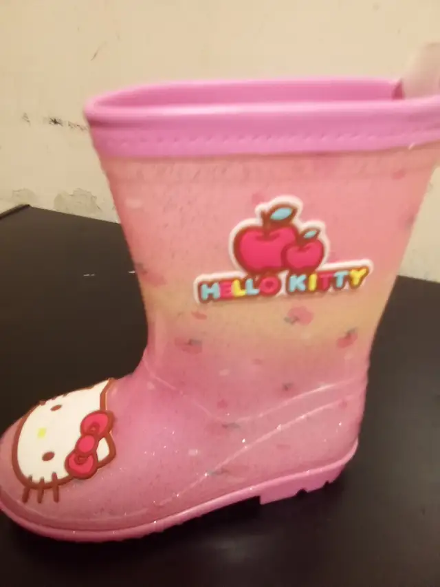 Hello kitty rain boots488166325277184001