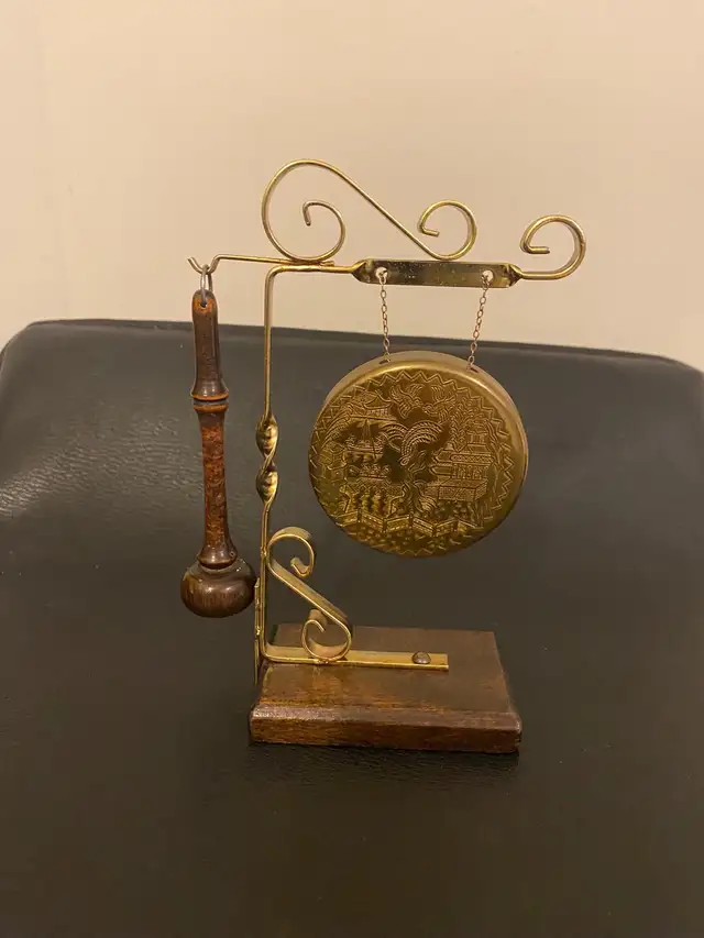 Vintage Chinese brass & wood gong.7”x5”x2”. in Arts & Collectibles in Markham / York Region - Image 2