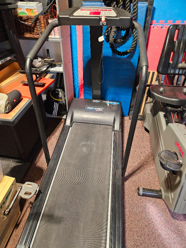 Treadmill in Exercise Equipment in St. Catharines - Image 4