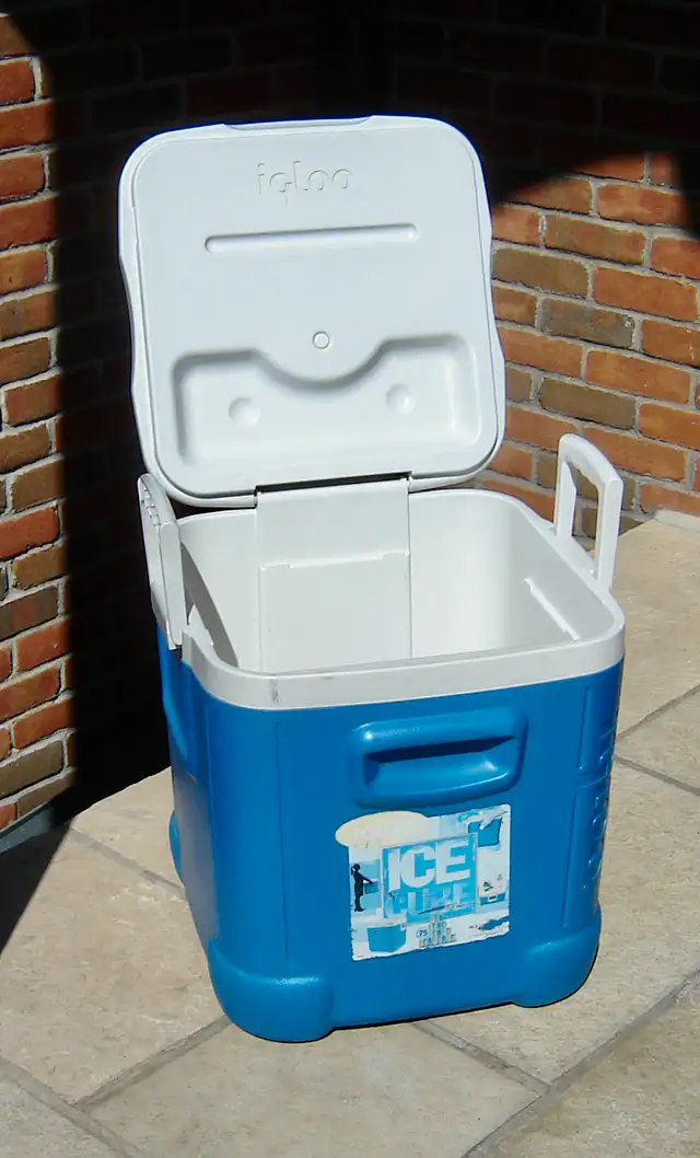 Large Vintage Igloo Ice Cube Food/Drink/Cooler 48 Quart Capacity63013092083713124
